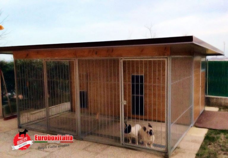 Box Suite doppio in legno con recinto anteriore